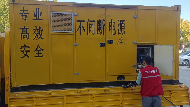 龙子湖柴油发电机组和UPS电源配合使用时，如何避免切换过程中的电力中断？